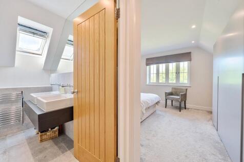 Bedroom/Bathroom