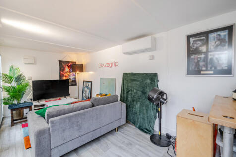 1370712-3-6904c8e...