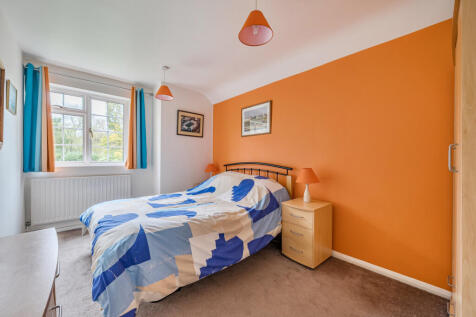 1369226-4-68ef9c1...