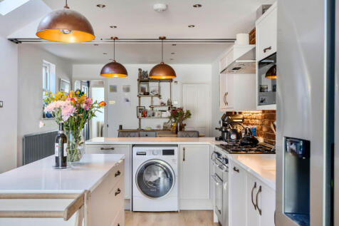 1364474-11-68e7a2...