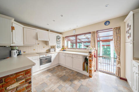 1346750-9-68b9bed...