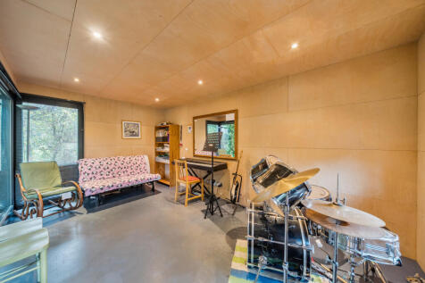 1374941-6-690895b...