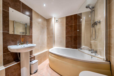 1376303-7-690b307...