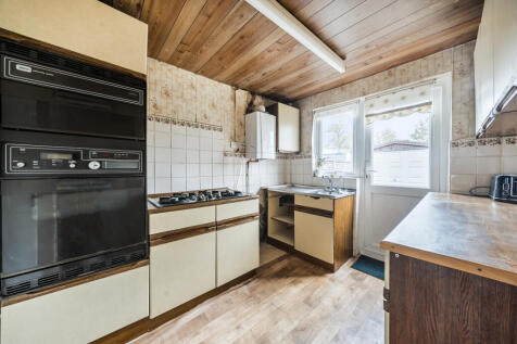 1372930-23-690cbe...