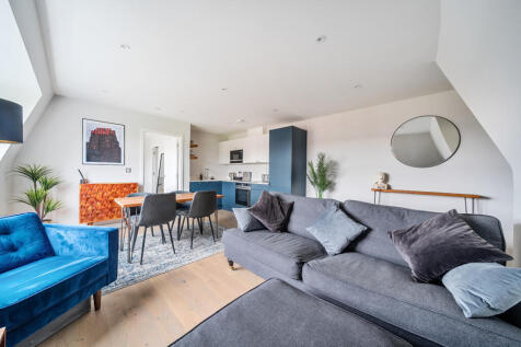 Sitting/Dining Room