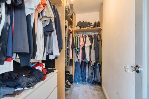 Walk-In Walldrobe