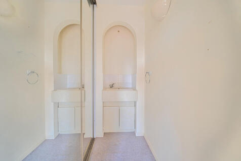 Walk-In Walldrobe