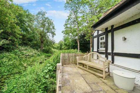 Annexe - Side Patio