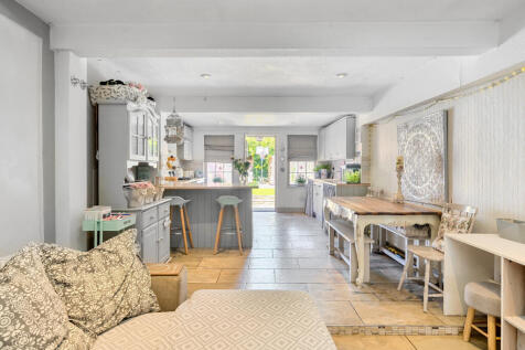 Kitchen/Dining Area