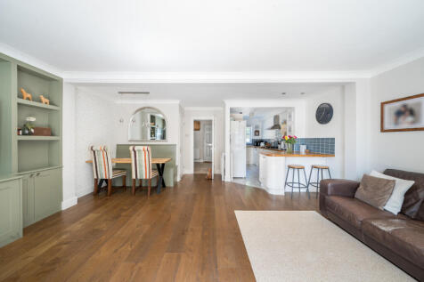 Sitting/Dining Room