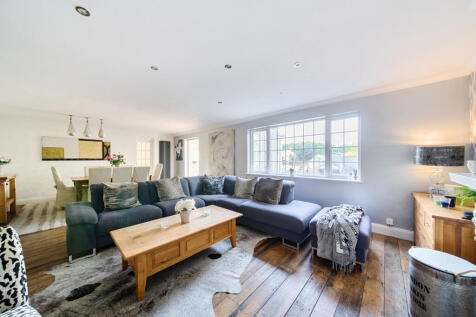 Sitting/Dining Room