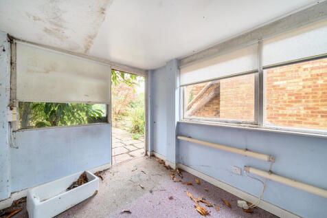 1363126-3-68e4e3d...