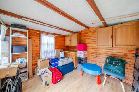 1361691-4-68e4f8b...