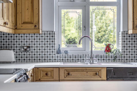 1362309-6-68dd5e4...