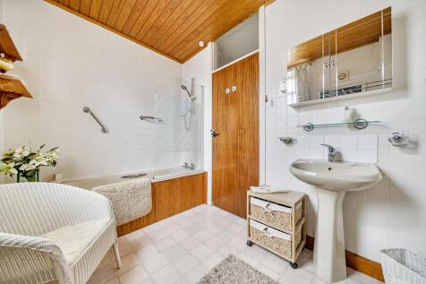 1361079-7-68e7bde...