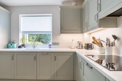 1373331-15-6900b8...