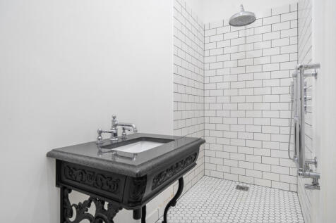 1370346-8-68f22dc...