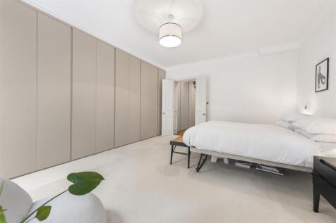 Int - Bed 1 - 4.JPG