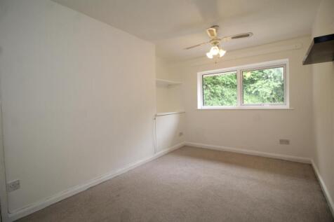 bedroom 1 .JPG