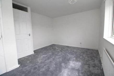 bedroom 1 .JPG
