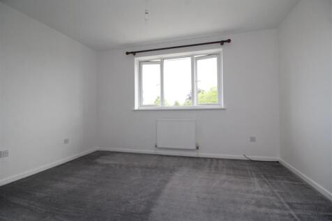 bedroom 1 .JPG