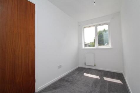 bedroom 2 .JPG
