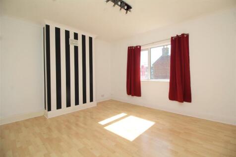 255 Oundle Flat 1 bedroom.jpg