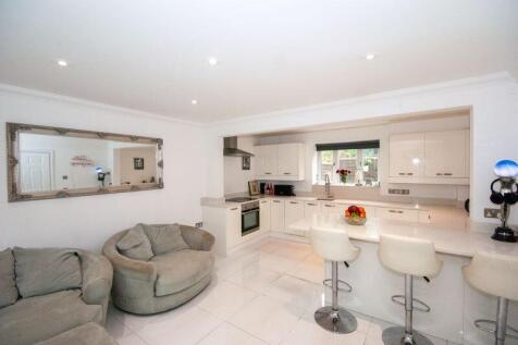 Lounge Kitchen