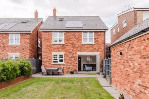 Daylight Exterior Rear