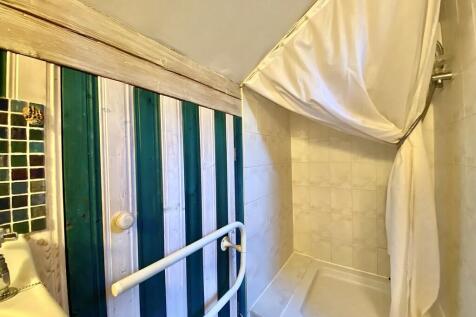 Upstairs bathroom...