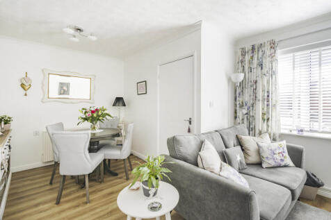 Living/Dining Area