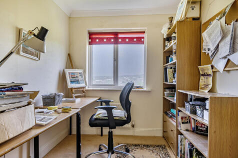 Bedroom/Office