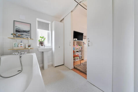 En Suite Bathroom