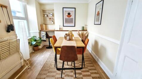 Dining/Lounge