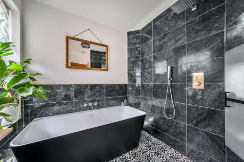 1386385-11-692d9b...