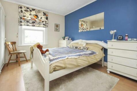 Bedroom 2.JPG