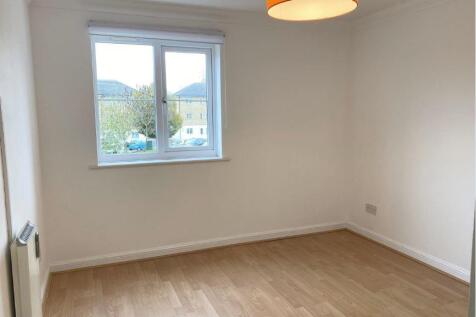 53 Causton square bedroom 1.JPG