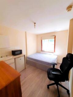 22 Townsend road room 3 .jpg