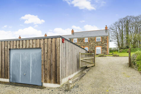 Garage/Driveway