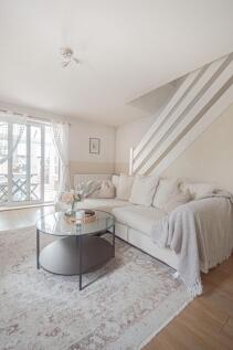 Light and Spacious Lounge