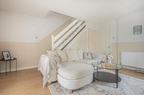 Light and Spacious Lounge