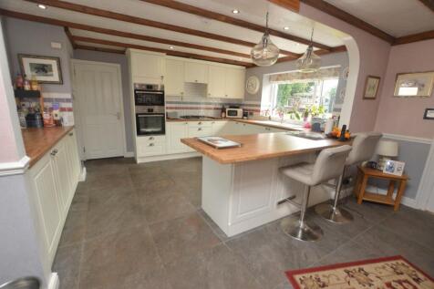 Kitchen/B&#39;fast Room