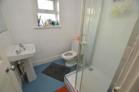 1st Floor Shower R&#39;m