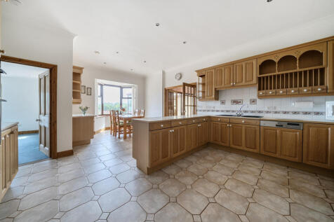 Kitchen/B&#39;Fast Room