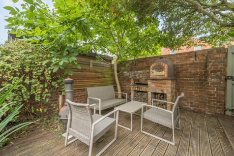 Rear Decking Space
