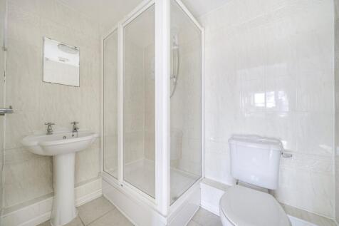 Shower Room (Bed 2)