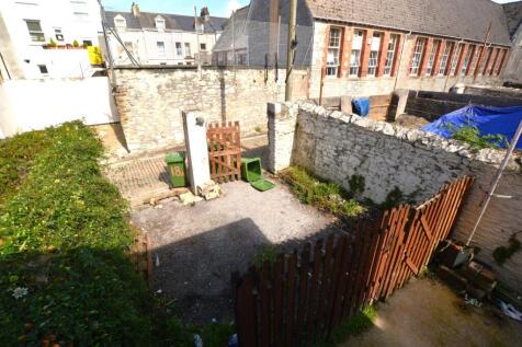 Courtyard &amp; Parking