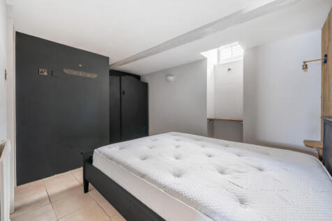 Studio/Bedroom 1