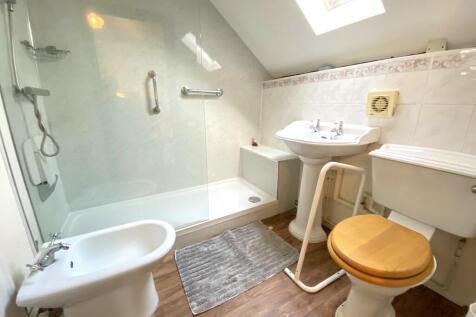 Ensuite shower ro...
