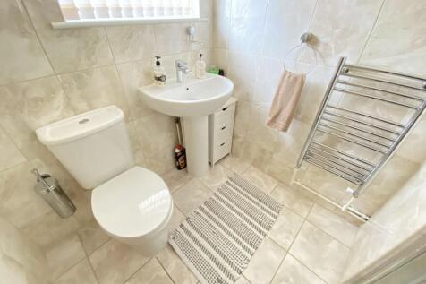 Ensuite shower ro...